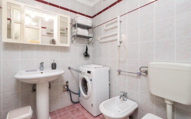 Stunning Apartment in Icici With Wifi and 1 Bedrooms