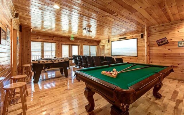 Hemlock Inn - Eight Bedroom Cabin