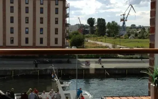 Pier One mit Balkon & Parkplatz - barrierefrei - ABC244