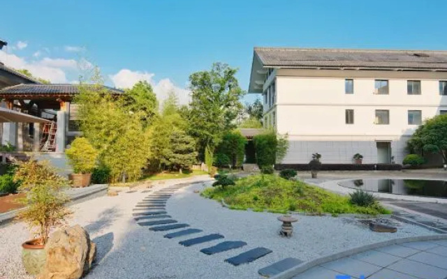 Ningbo Jianjie Meditation House (Fenghua Xikou Scenic Spot Buddhist Academy Store) – Outside – Ningbo
