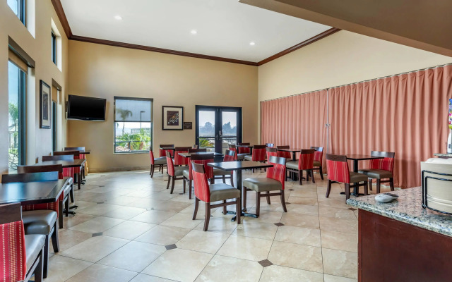 Comfort Inn & Suites Colton