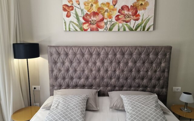 Luxury Modern apt w Garden, 3 min Walk to Beach