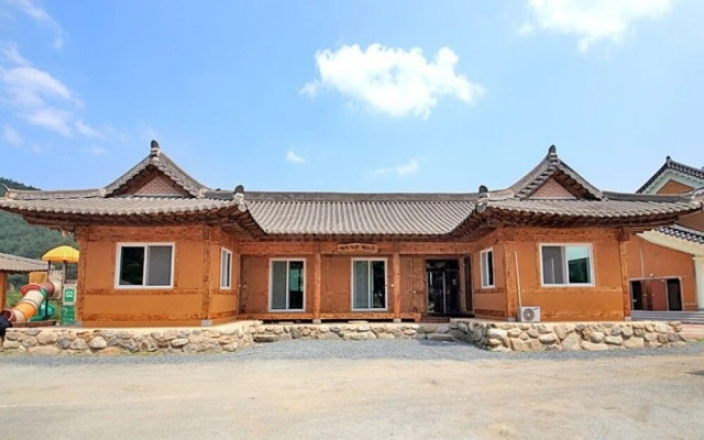 Yangyang Geumpurae Pension