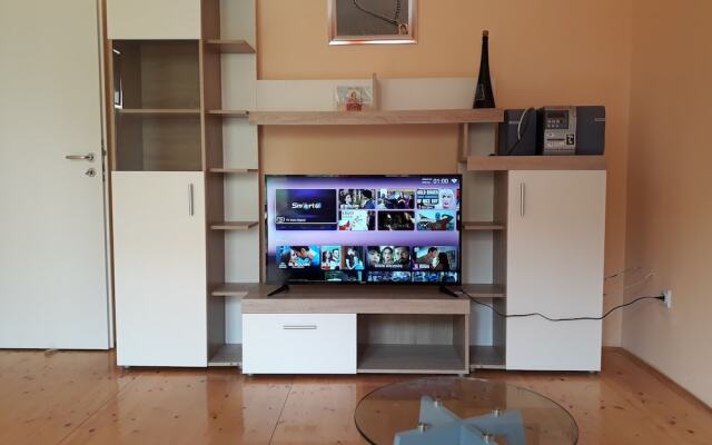 Inviting Very Nice 3 Bed Family Apartment In Nis