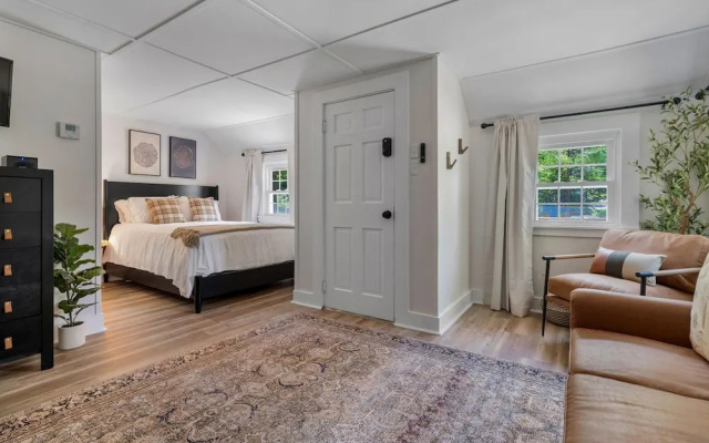 The Aurora Inn & Cottages