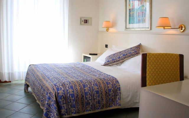 International Hotel & Suite