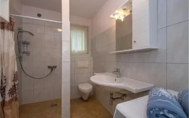 Six Bedroom Holiday Home in Medulin