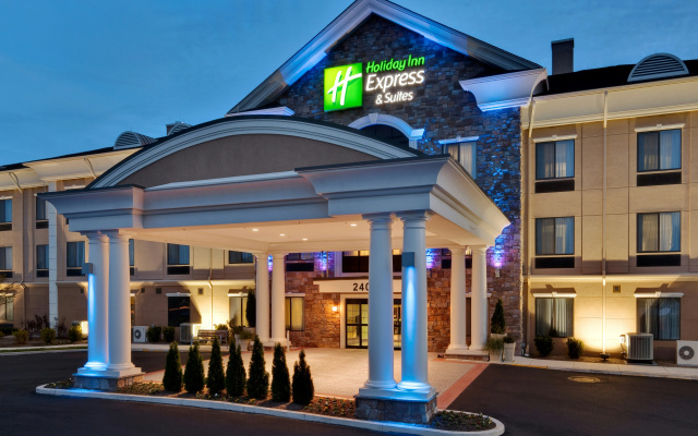 Holiday Inn Express & Suites Warminster - Horsham by IHG