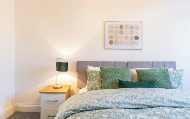 Stunning 5-bed Maisonette in Bristol