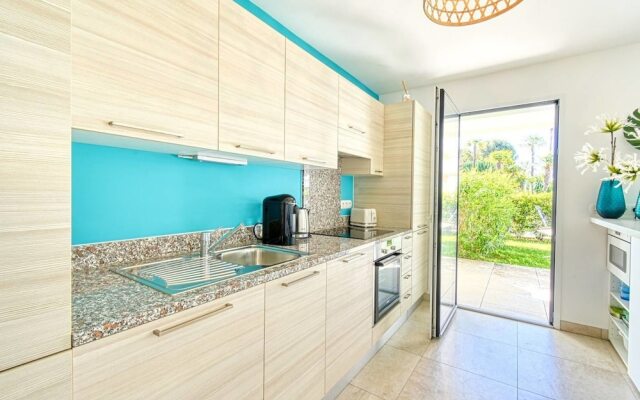 Nice Apartment With Private Garden, Pool & Parking