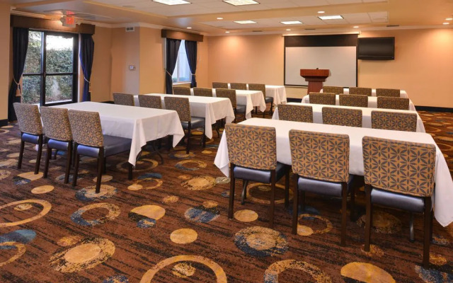 Holiday Inn Express & Suites Lathrop