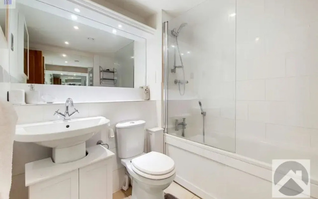 2 Bed &1 Bath Apartment in Canary Wharf