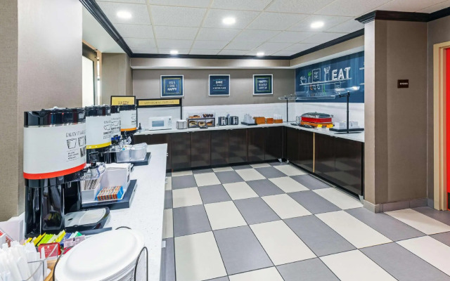 Hampton Inn & Suites Tulsa-Woodland Hills Hotel