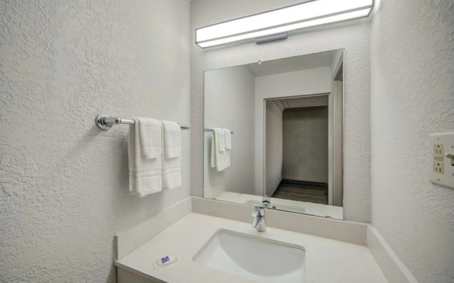 Motel 6 San Antonio, TX – I-35 North Corridor