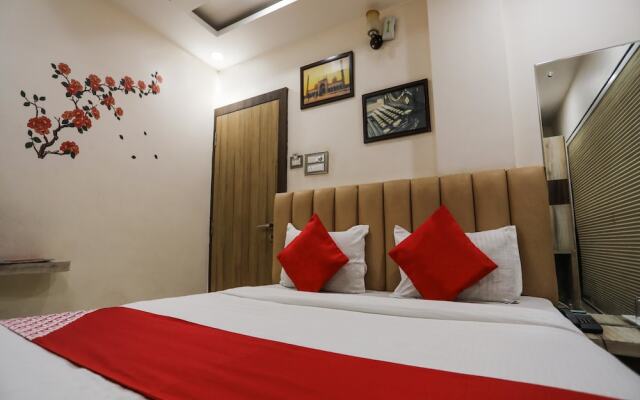 OYO 6883 Hotel Galaxy Star