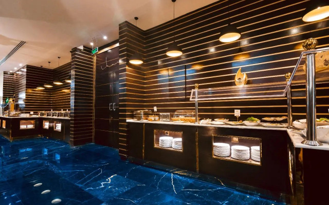 Golden Ship Hotel
