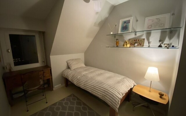 Deaf twins bed/breakfast