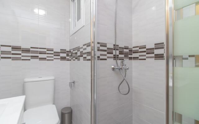 Bright Málaga Beach and Downtown Apartment