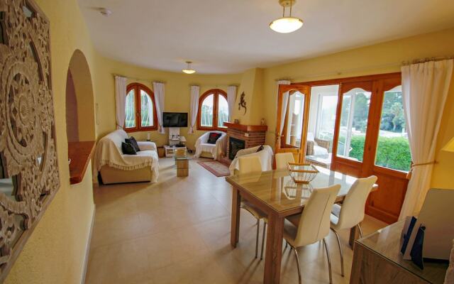 Alldo - hill side with private pool in Moraira