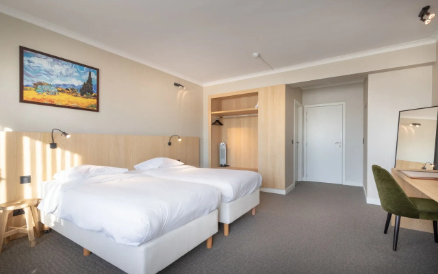 Carlton Hotel