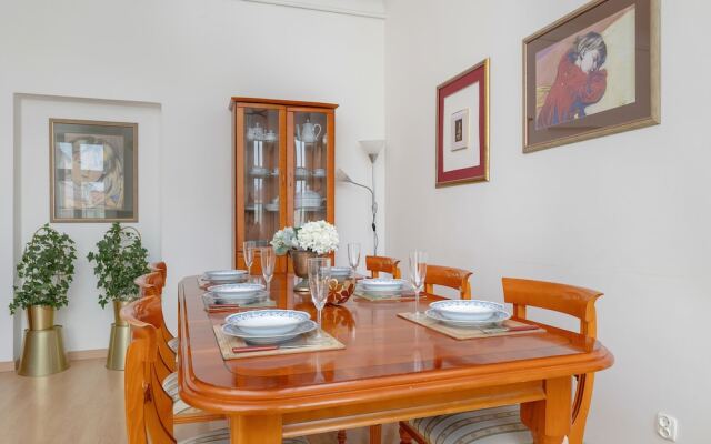 Picturesque Apartment Krakow by Renters