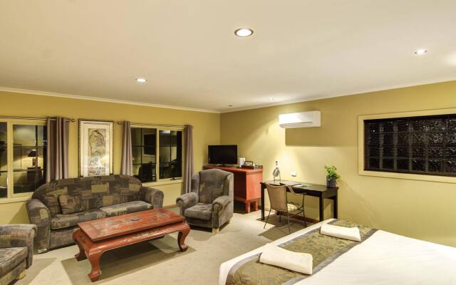 Hideaway on George