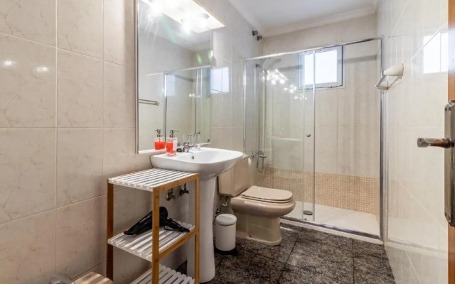 Flatguest Cicer - 3bdr + Balcony + Beach