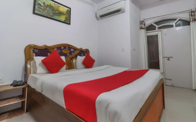 OYO 49701 Abhi Residency White House