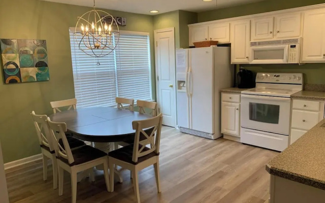 Canal Landing Court 48