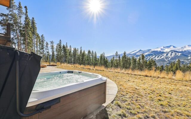 Northwoods 5 Bedroom Home by RedAwning