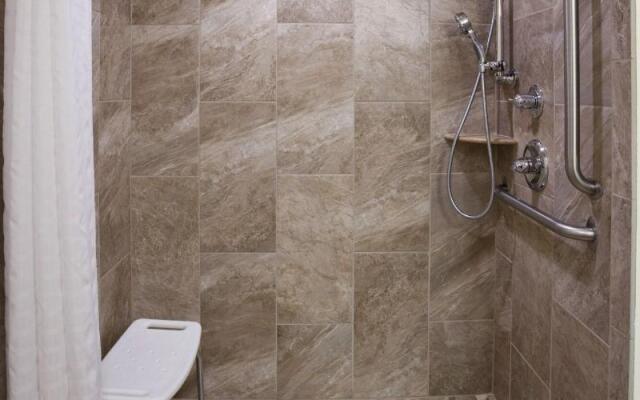 Paynesville Inn And Suites