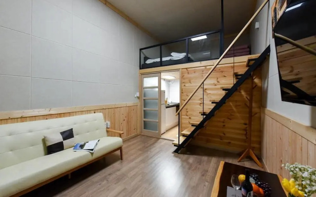 Yeosu Chunghong Pension