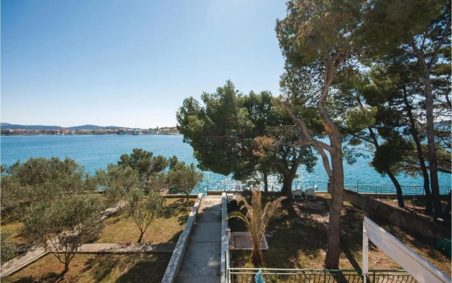Three-Bedroom Apartment in Brodarica