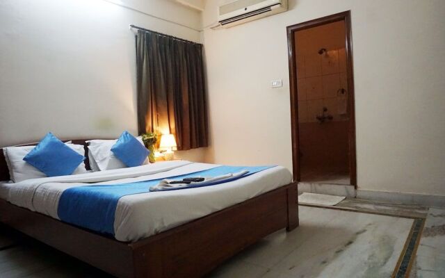 OYO 18454 Hallmark Inn Begumpet