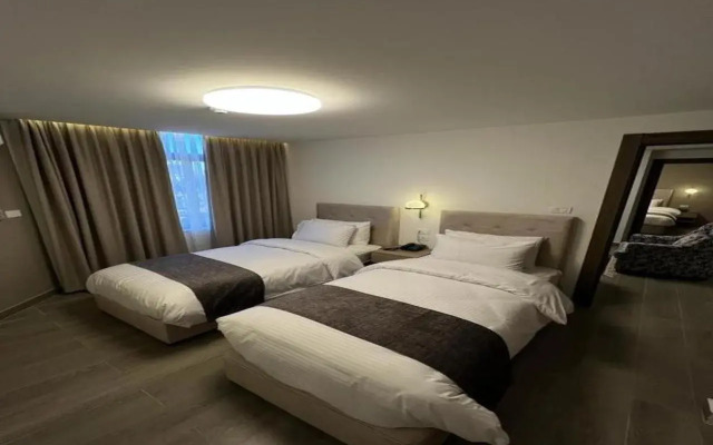 Red Carpet Suites