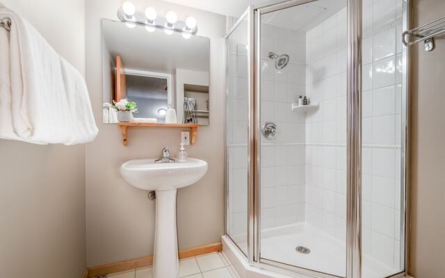 CENTRALLY Located 3-Br Home | TRUE Ski In/Out | FREE access to Pools & Hot Tubs