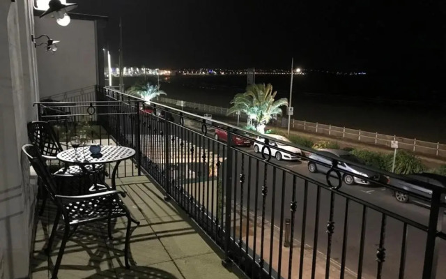 Beachfront with balcony 1st Floor apartment "The Beaches"