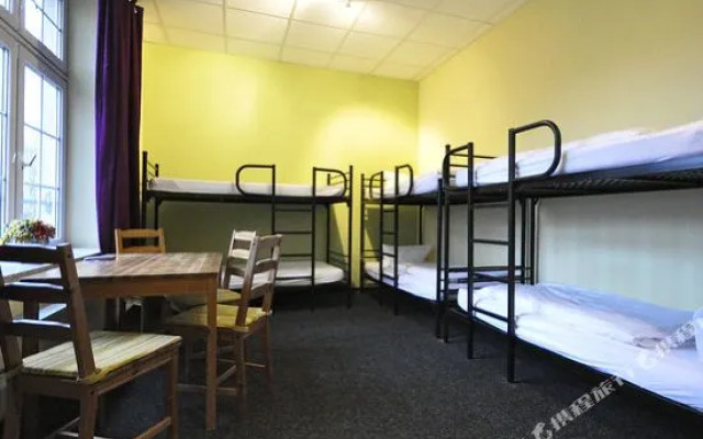 Singer109 Hostel