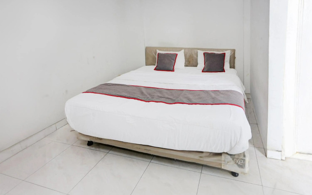 Sky Airlines Guesthouse – Guest Rooms – Tangerang
