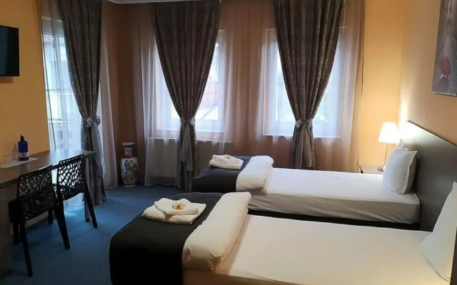 Airport Hotel 10 min to the Airport