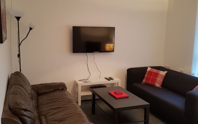 Bathgate Contractor and Business Apartment