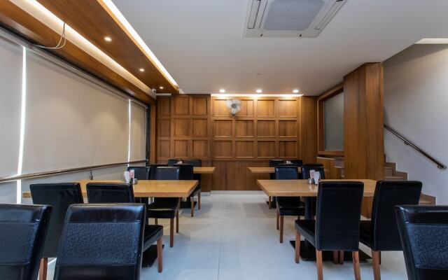 OYO 27658 Hotel New Mohit Regency