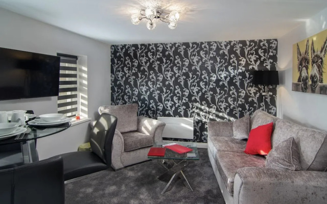 2 Bedrooms Sleeps 6 Near Top Blackpool Attractions
