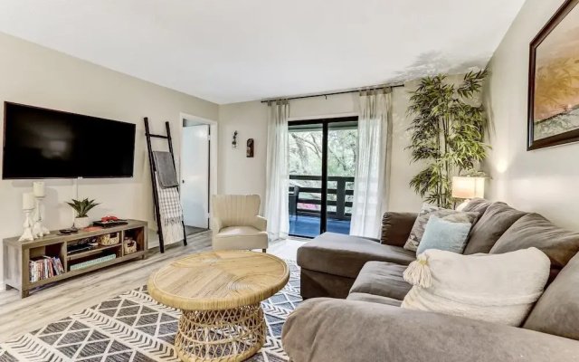 3e Amelia Landings 2 Bedroom Condo by RedAwning