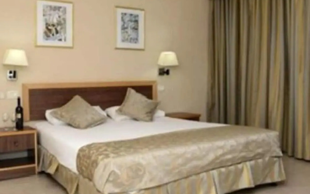 La Perla Hotel