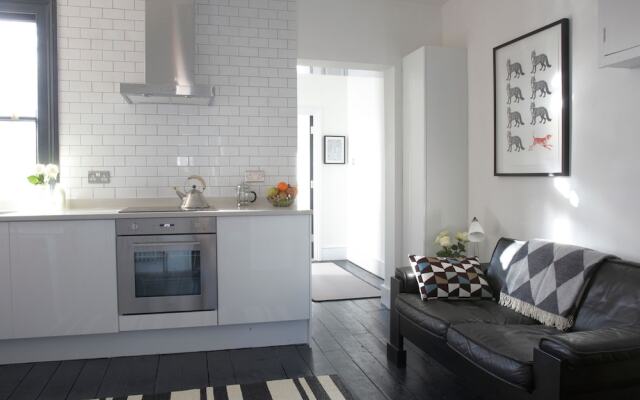 2 Bedroom Top Floor Apartment in Islington