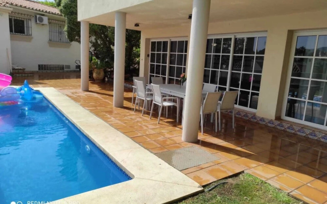Stunning 2 bed Pool Apartment in Marbella