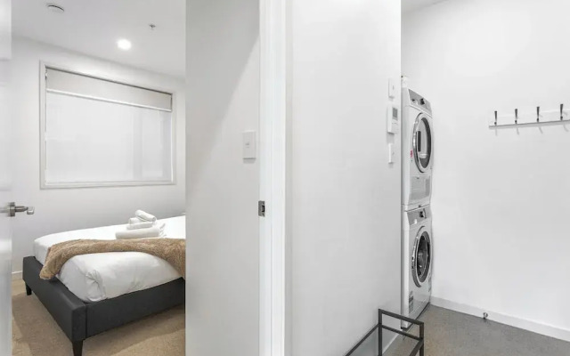 2Br Cbd Gem With City Views