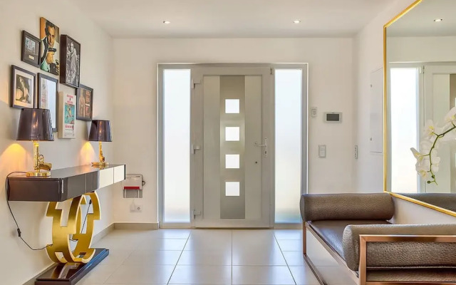 Goldeneye Luxury 6 Bedroom Villa With Infinity P