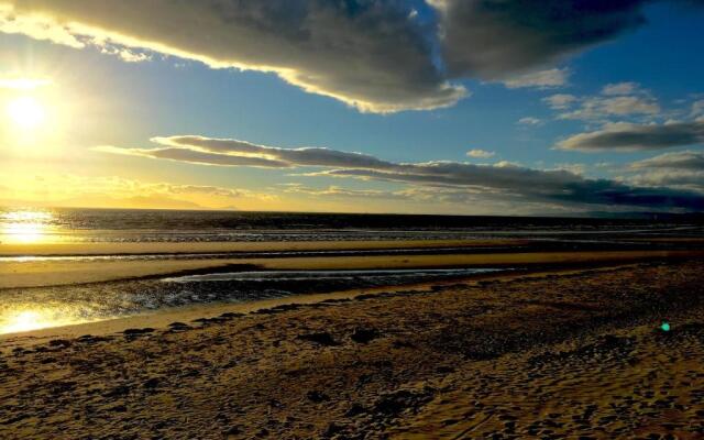 No.5 Ayr Beach - Coorie Doon